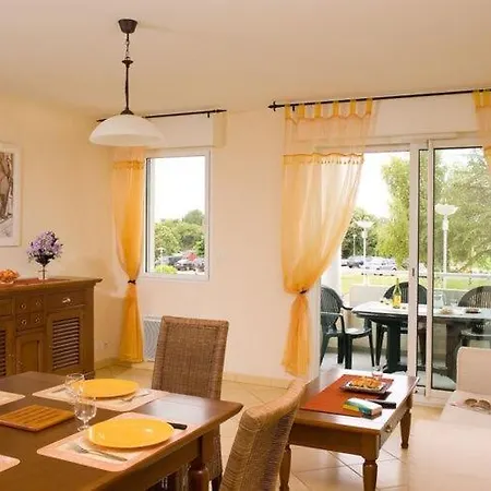 Charming With Dishwasher Located At A Golf Course *