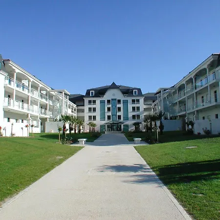 Charming With Dishwasher Located At A Golf Course Apartament *
